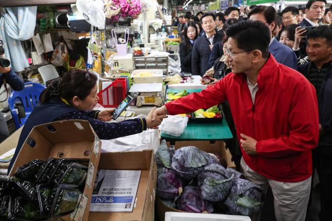 韩大选临近 李在明领先优势大幅减少 选情日趋激烈